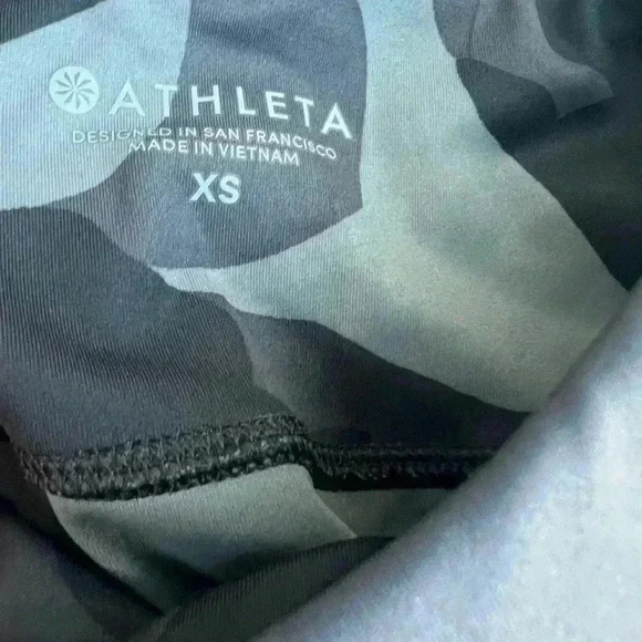 Athleta Bundle! Two Leggings and A Sleeveless Top Size XS - Picture 5 of 7